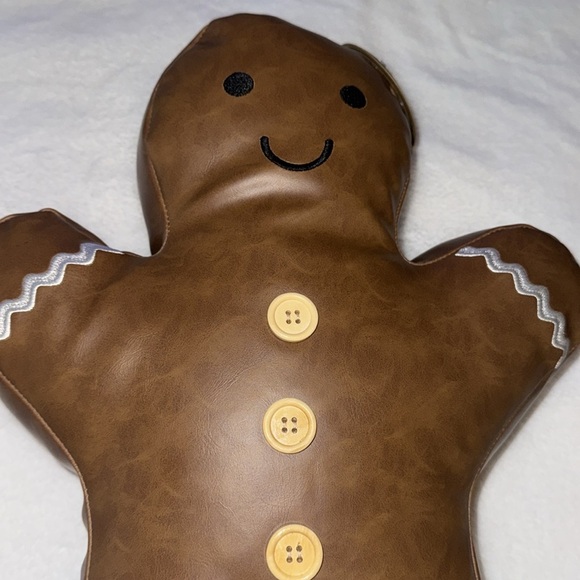 Aspen Christmas gingerbread man faux leather pillow - Picture 2 of 14